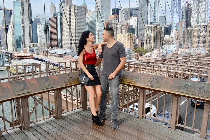 Private Brooklyn Bridge & DUMBO Photoshoot with Pro Photographer - Photo 1 of 14